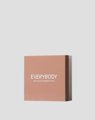 Smoothing face powder with a matte finish Everybody London