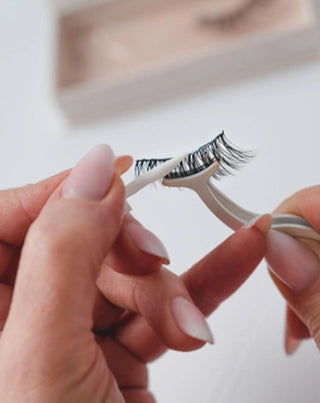 Bamm!Lashes Sooo Alluring 2D false strip eyelashes for repeated use - 3