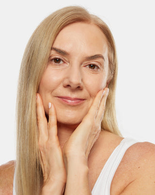 Aggie colour-changing lipstick with hyaluronic acid and vitamin E - 2